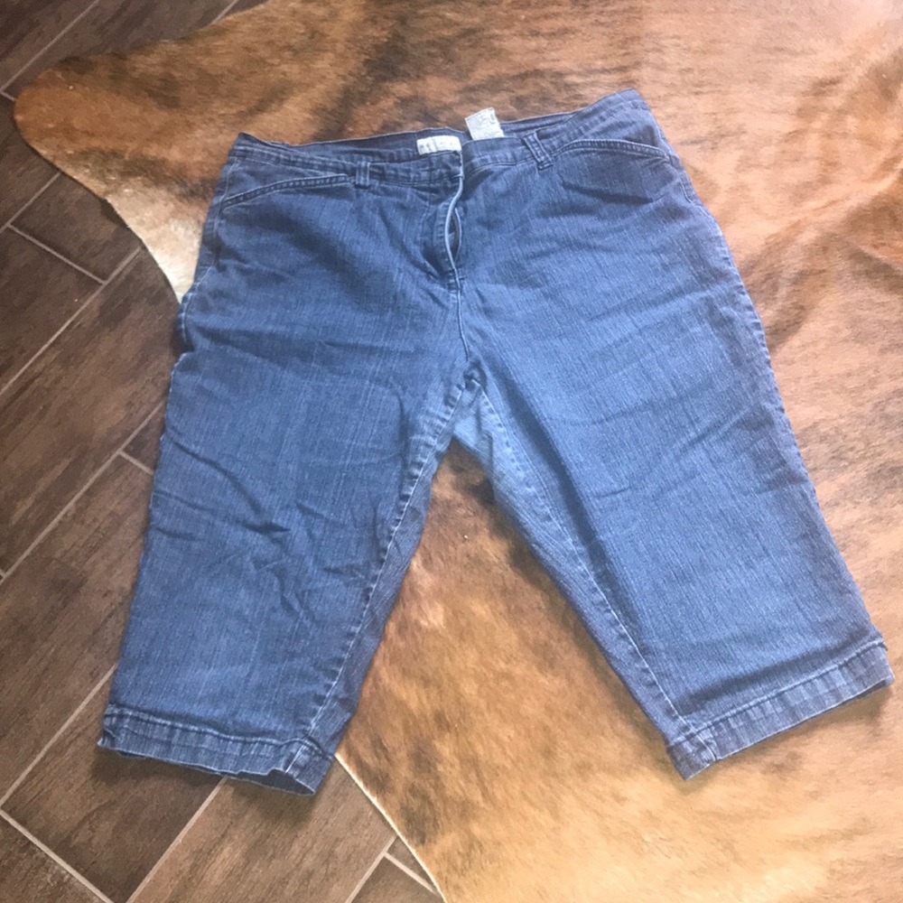 Stretch denim capris